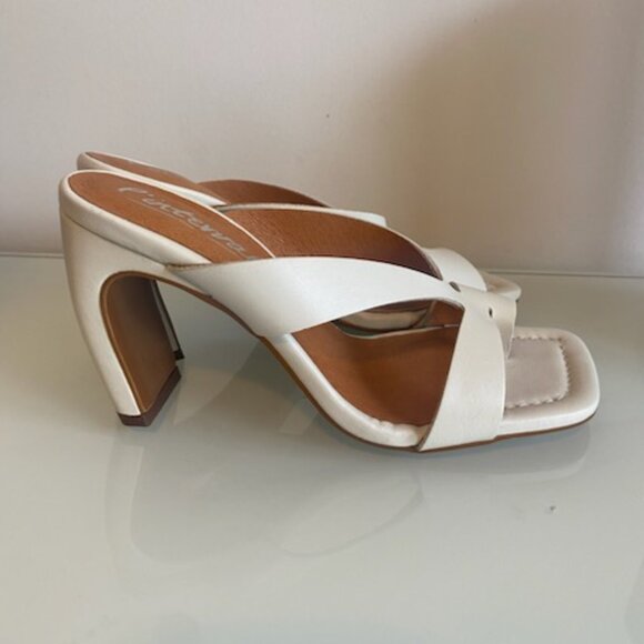 L'Intervalle Elexis Off-White Sandal - Picture 2 of 4
